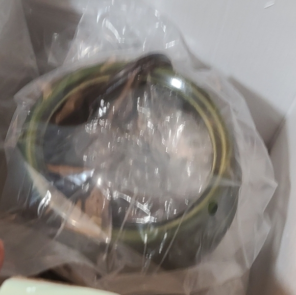 NIB Green English Ivy Full Size Scentsy wax warmer - Picture 6 of 13